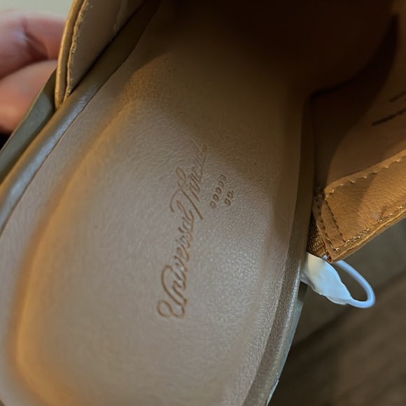 Universal Thread - tan - easy on 9.5 - Picture 5 of 9